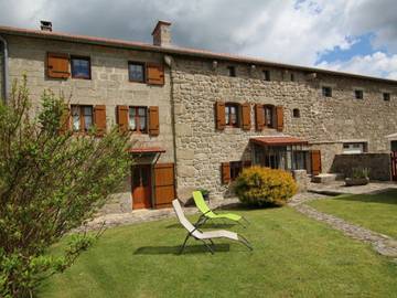 Gîte pour 8 personnes, avec jardin dans Croisances