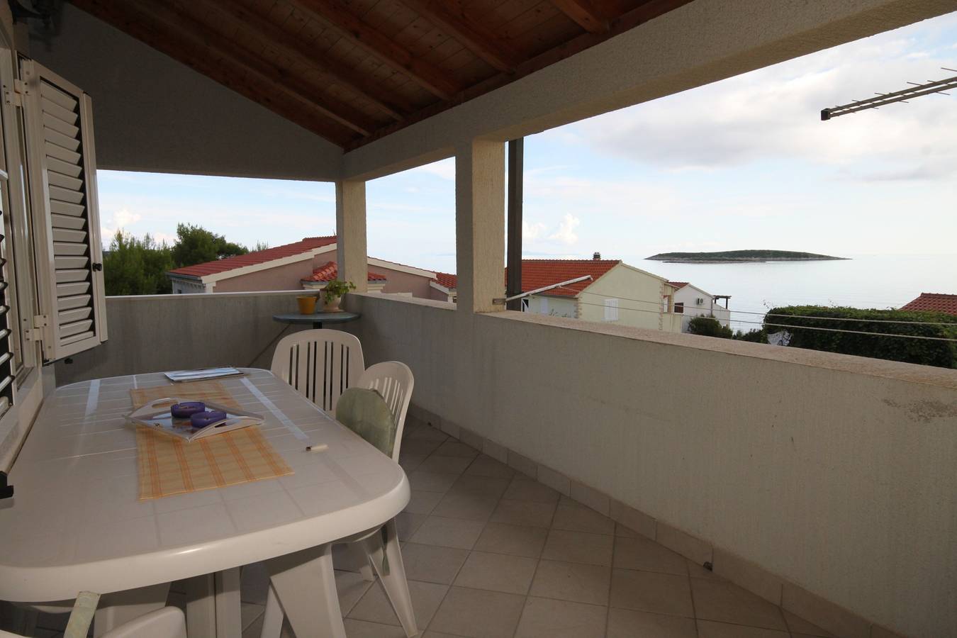 Ganze Wohnung, 2-Zimmer-Ferienwohnung mit Terrasse und Meerblick Milna (Vis) -a in Rukavac, Split-Dalmatien