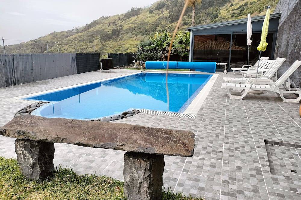Take full advantage of a relaxing atmosphere with gorgeous  sea/ mountain views in Arco da Calheta, Isla de Madeira