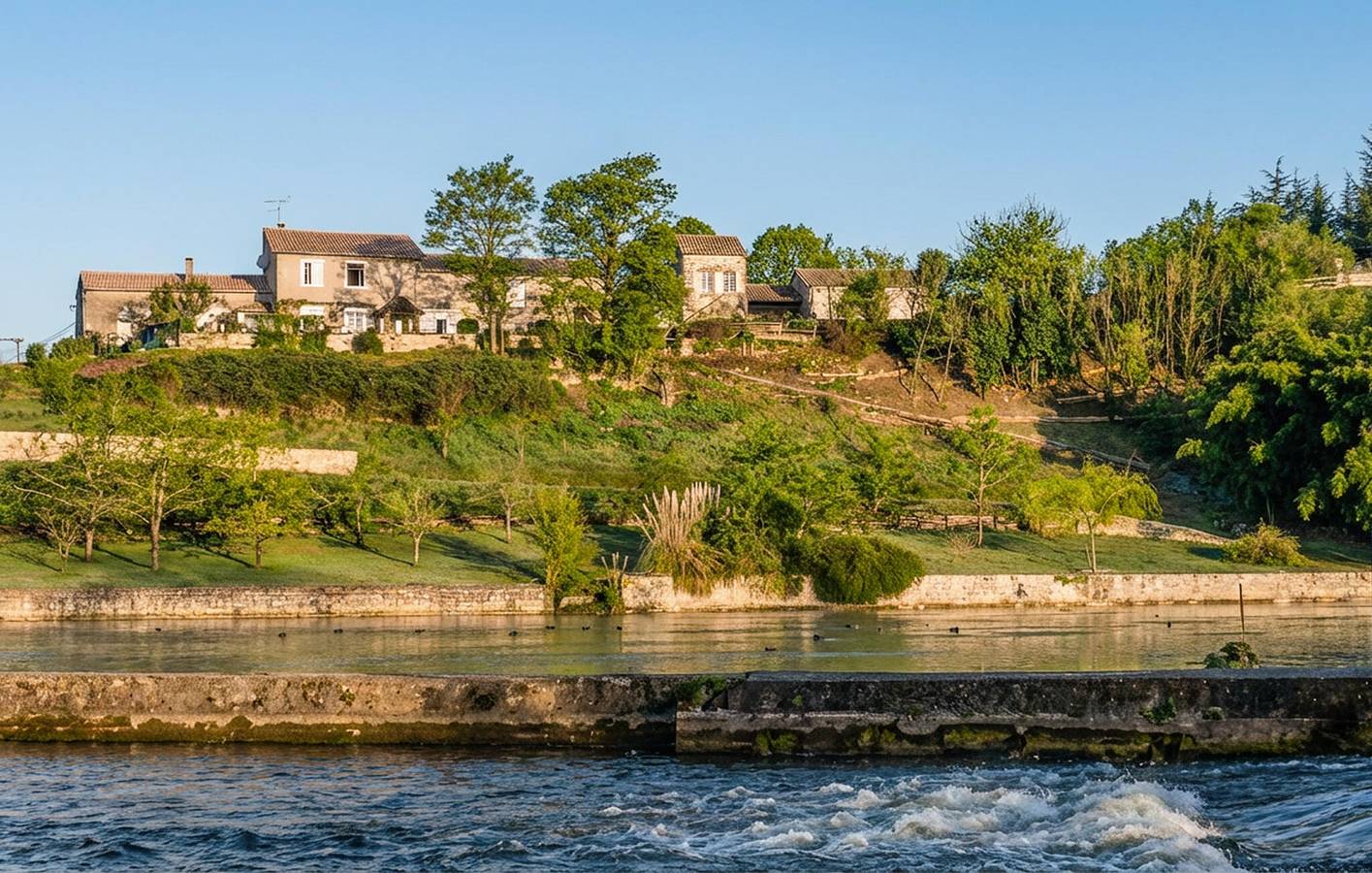 Cozy Apartment with WiFi, TV, and Parking near Ruelle-sur-Touvre in Touvre, Charente