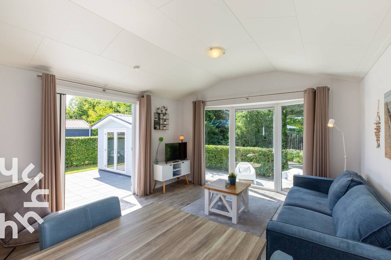 4-person chalet at a pleasant campsite in Ouwerkerk - Schouwen-Duiveland in Ouwerkerk, Mar del Norte Holanda