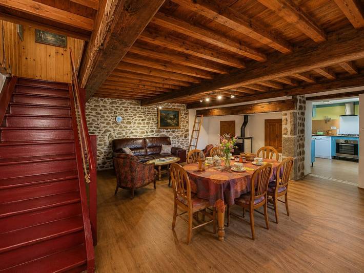 Gîte pour 6 personnes, avec Terrasse et Jardin dans Chalmazel-Jeansagnière - 4