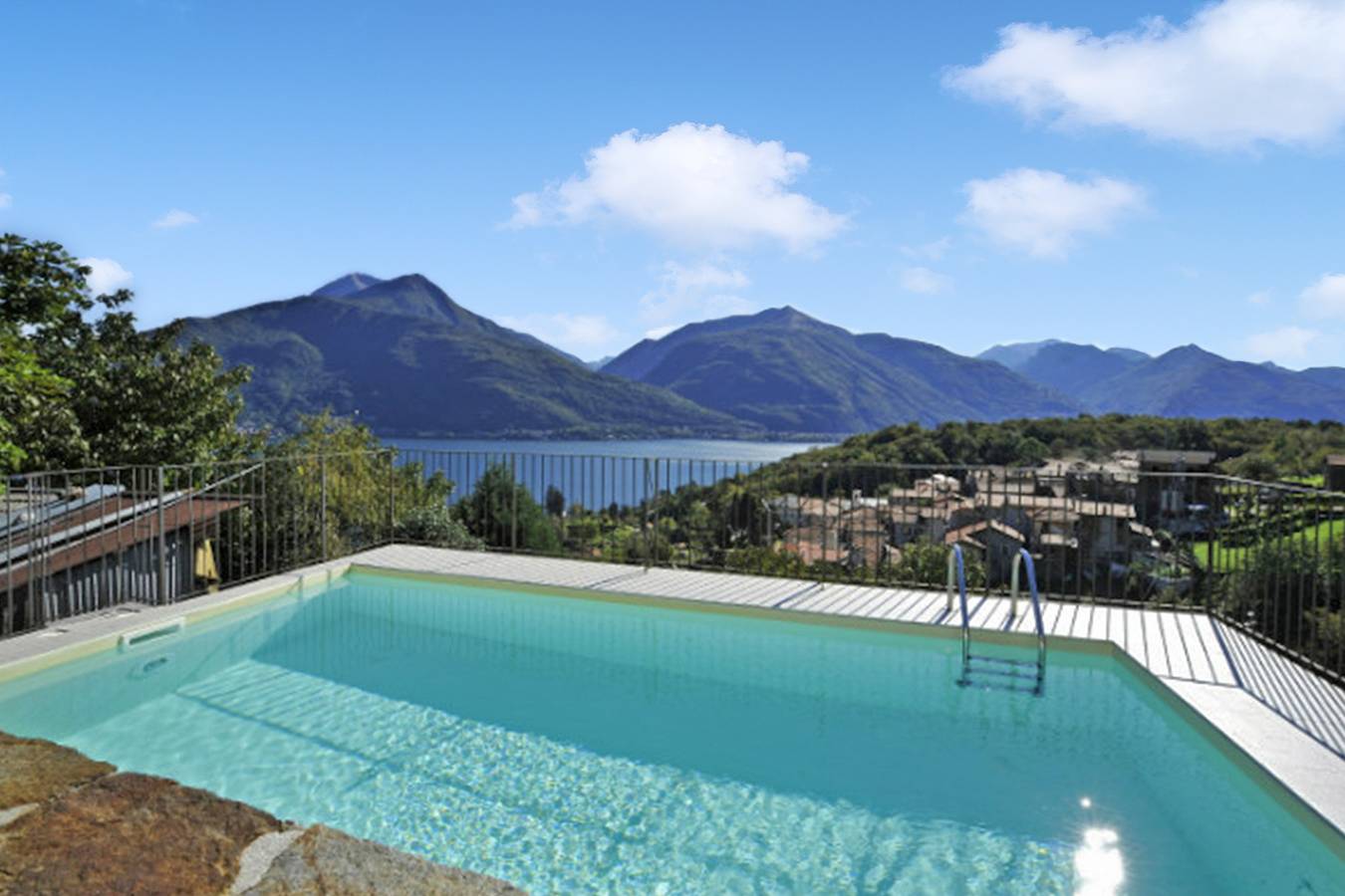 Ganze Wohnung, Ferienwohnung für 5 Personen mit Balkon in Calozzo, Pianello del Lario