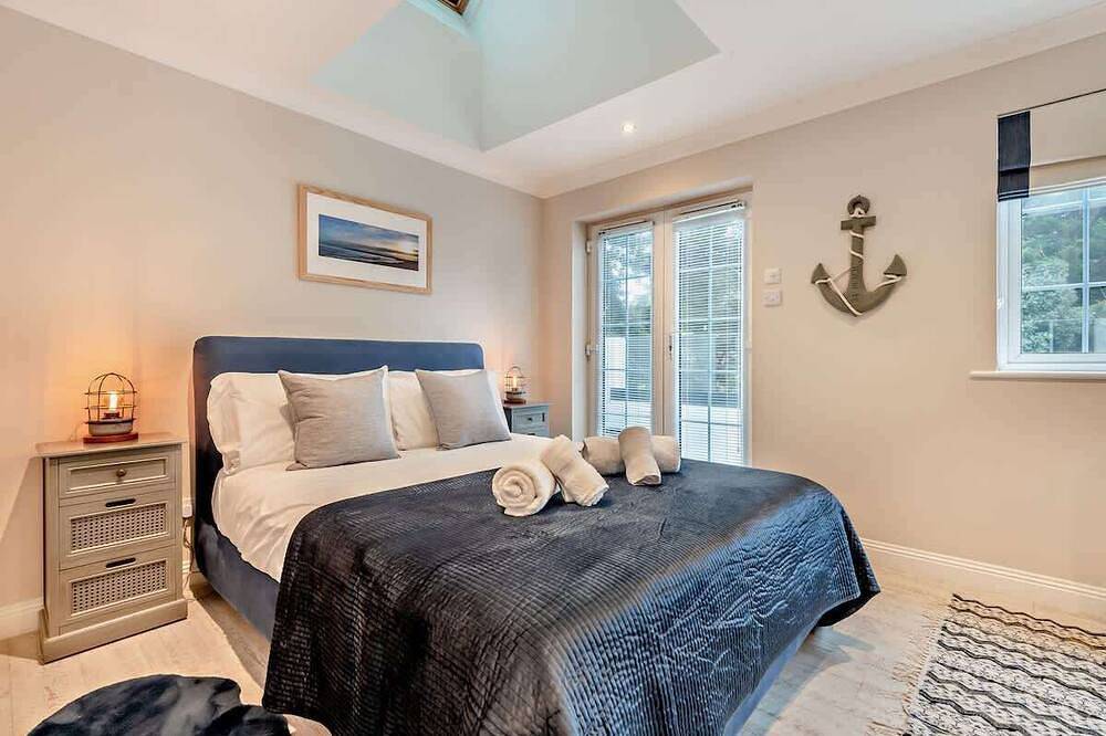 High Tides Elegant 5-Bedroom Villa in Sandbanks in Sandbanks, Poole