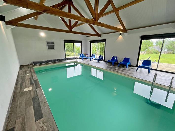 Gîte pour 12 personnes, avec terrasse ainsi que piscine et jardin à Baud (mesure) - 2