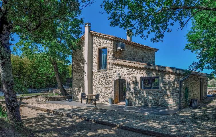 Location de vacances pour 4 personnes, avec terrasse et jacuzzi à Saint-Sauveur-de-Cruzières - 2