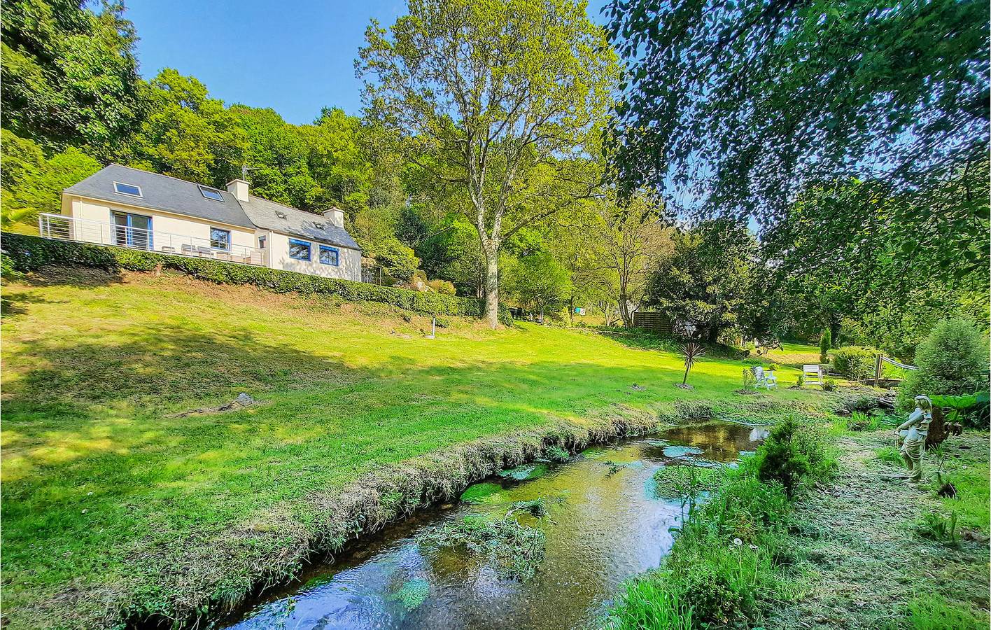 Appartement confortable dans le jardin avec parking et télévision in Plouigneau, Ceinture Dorée