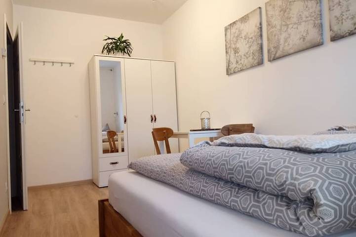 Ganze Wohnung, Geräumige Ferienwohnung für 6 Personen mit 3 Schlafzimmern, kinderfreundlich in Pirna, Elbsandsteingebirge