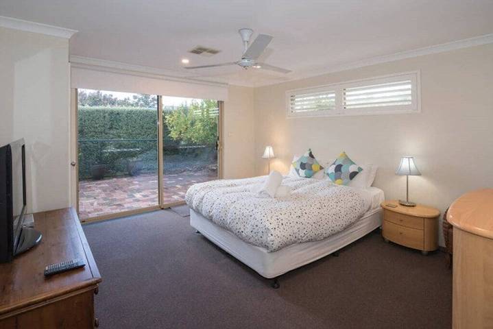 Holiday home for 10 people, with garden in Dunsborough