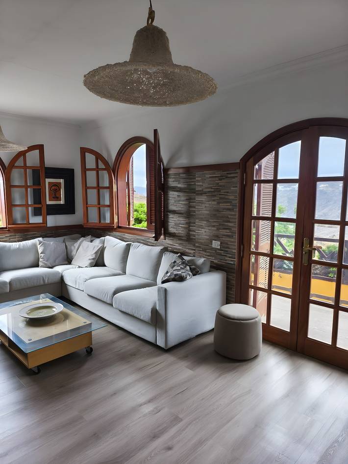 Hus för 13 Personer, med trädgård och balkong i Spanien