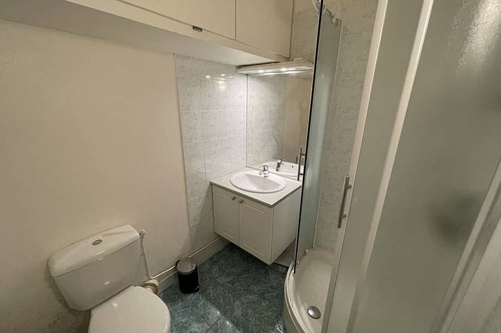 Appartement entier, Studio rénové au pied des pistes, idéal pour 4 pers, avec WiFi, animaux acceptés, casier à skis inclus in Le Lioran, Laveissière
