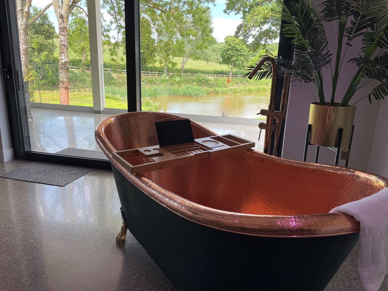 No.6, South View Lodges in Shillingford St George, Devon