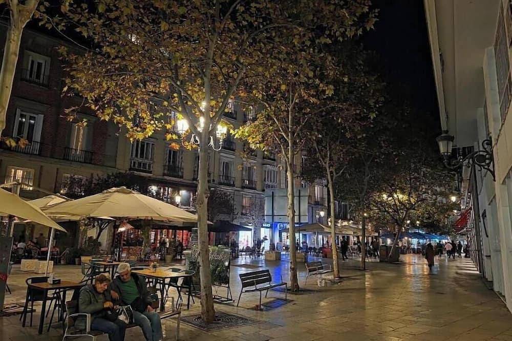 Entire apartment, Stylish 4-Bedroom Apartment in the Heart of Madrid Near Plaza Mayor in Centro (Madrid), Madrid