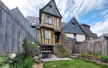 Gîte pour 8 personnes, avec jardin et terrasse à Fougères