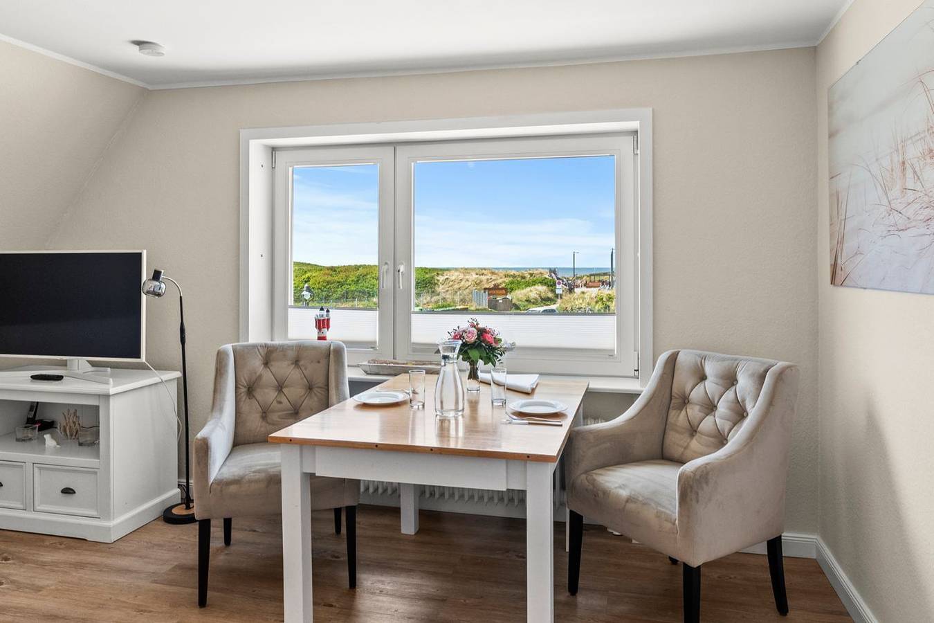 Ganze Wohnung, Gemütliche Zwei-Zimmer-Ferienwohnung im Obergeschoss mit Meerblick in Wenningstedt, Sylt
