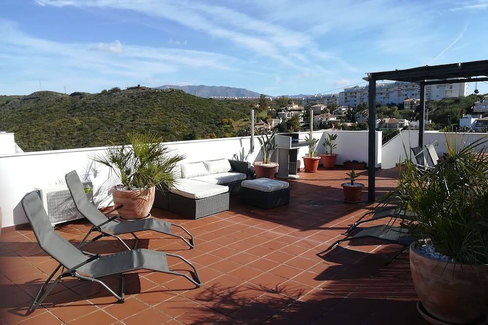 Hel leilighet, Vakker luksuriøs leilighet med stor terrasse med utsikt over havet og 300 meter fra sjøen. in La Cala de Mijas, Mijas