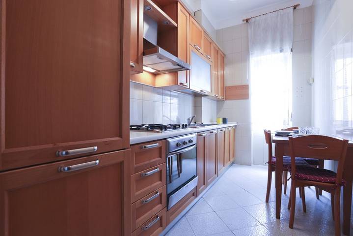Appartamento intero, Appartamento a 100 metri dal mare con parcheggio! in Salerno, Costa tirrenica Campania