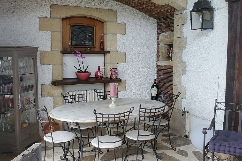Studio Privé au Coeur des Vignobles du Sud-ouest Avec Piscine et Jacuzzi in Aurensan, Gers
