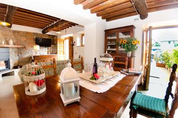 Vacation Rental for 11 Guests in Lucca, Lucca Province, Picture 2