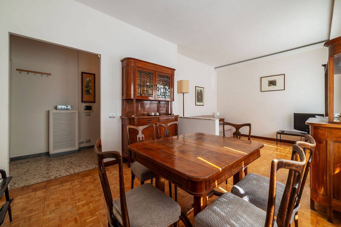 Entire apartment, Guesthost - Bright Balcony Apartment Appiano in Rome, Rome Province