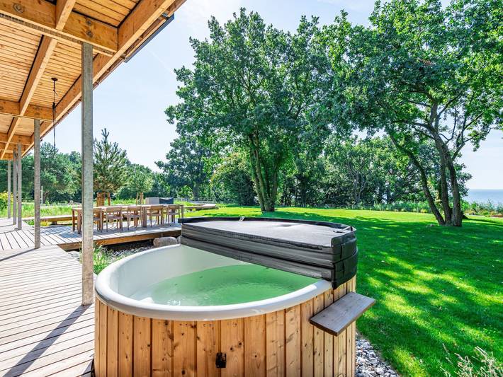 Ferienhaus für 16 Personen, mit Balkon und Whirlpool sowie Terrasse und Garten in Garz - 2