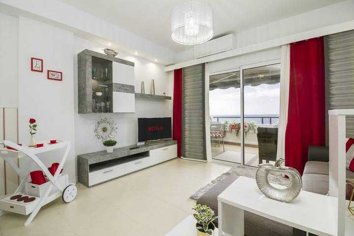 Apartamento para 4 personas, con Vistas al mar y Balcón además de Terraza y Jardín en Bajamar 