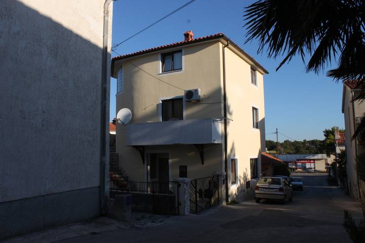 Ganze Wohnung, 1-Zimmer-Ferienwohnung mit Terrasse Pomer, Medulin A-7374-b in Pomer, Südküste Istrien