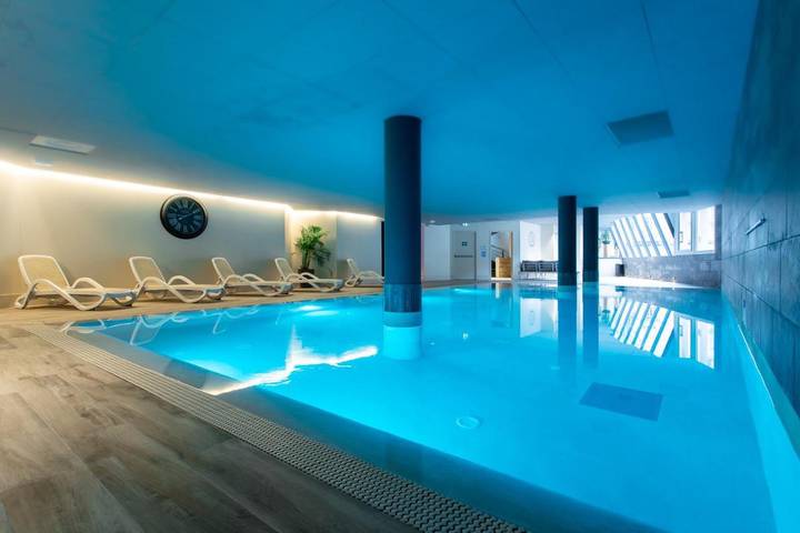 Appart’hôtel pour 12 personnes, avec Jacuzzi et Terrasse ainsi que Bassin pour enfant et Piscine à Cauterets