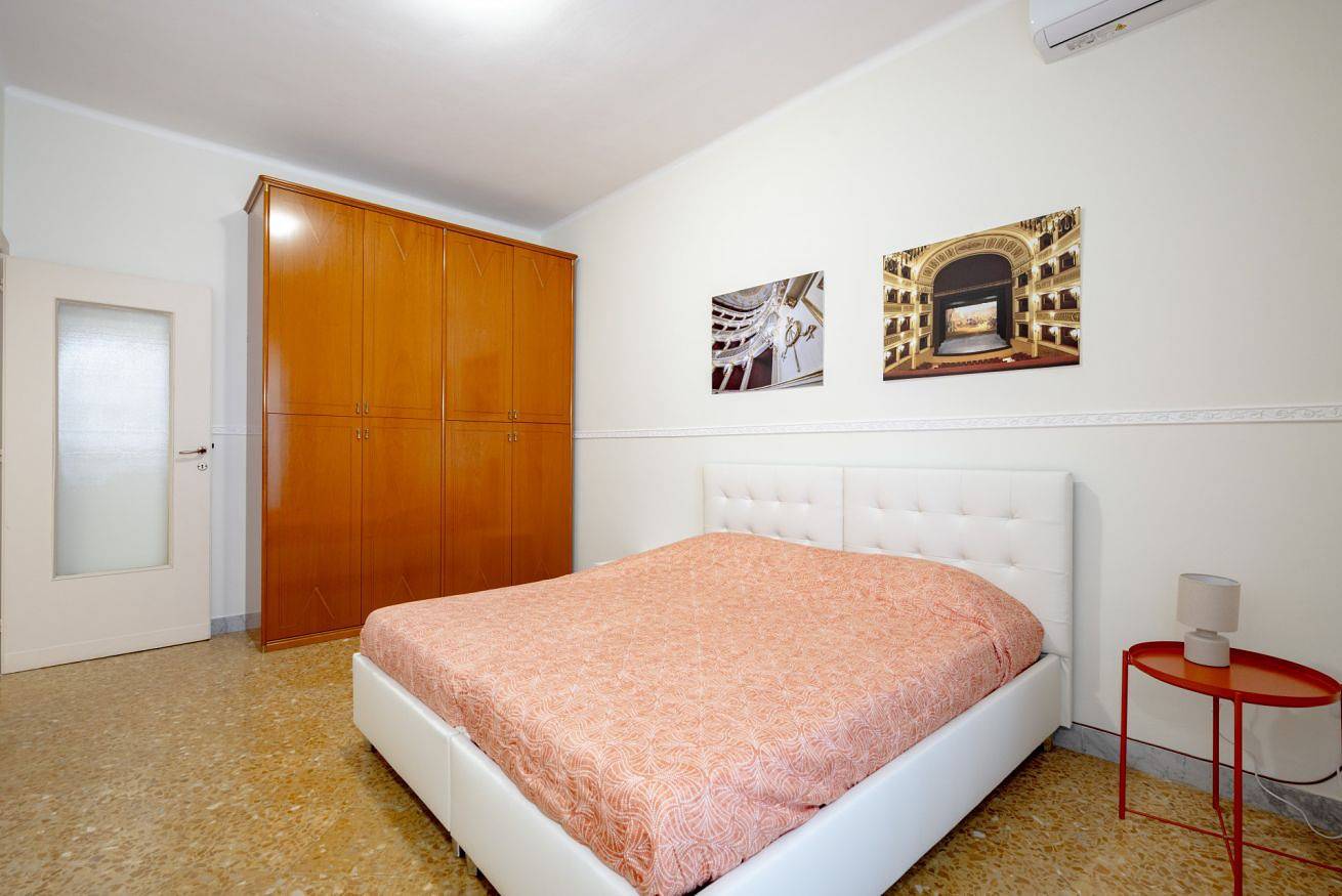 Appartement entier, Appartement de vacances pour 6 personnes avec balcon/terrasse in Bari, Province de Bari