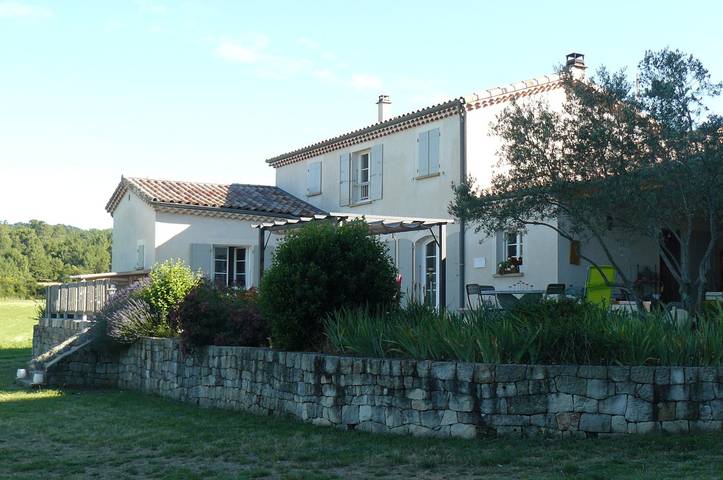 Villa pour 9 personnes, avec terrasse ainsi que jardin et piscine, animaux acceptés en Ardèche - 3