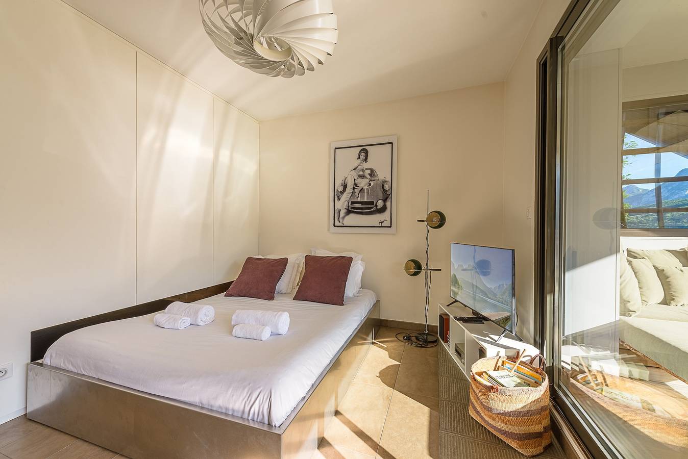 Entire apartment, Loft Azur - terrasse vue lac, plage privée pour les résidents in Duingt, Bauges