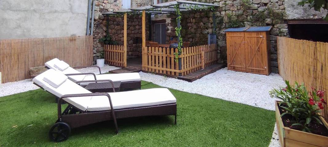 Gîte pour 2 personnes, avec Terrasse et Jardin à Montpezat-sous-Bauzon