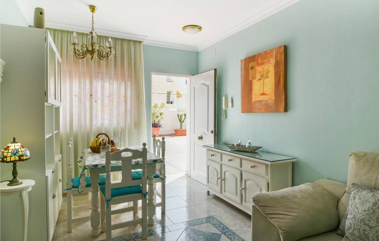 Appartement de vacances entier, Appartement en bord de mer avec climatisation et parking in La Carihuela, Torremolinos