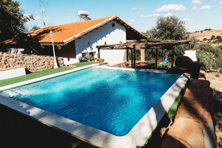 Villa für 8 Personen, mit Pool und Terrasse - 1
