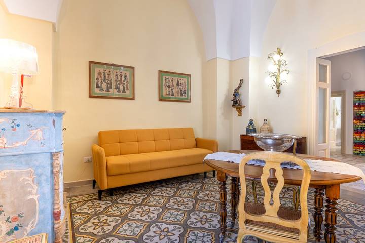 Entire apartment, Apartment 'Donna Cesarina - Maison De Charme' with Private Terrace, Wi-Fi and Air Conditioning in Maruggio, Gulf of Taranto
