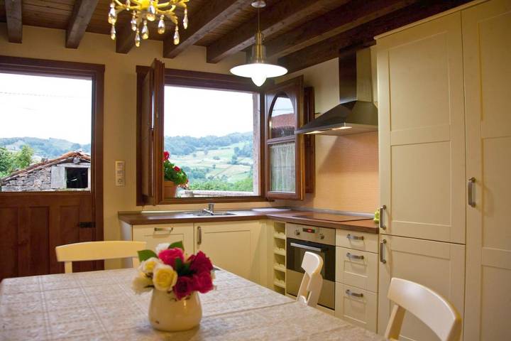 Casa rural para 6 personas, con sauna además de jardín y jacuzzi en Parque Nacional de Los Picos de Europa - 3