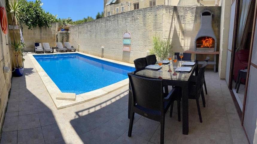 Ferienhaus für 8 Personen, mit Pool und Balkon - 1