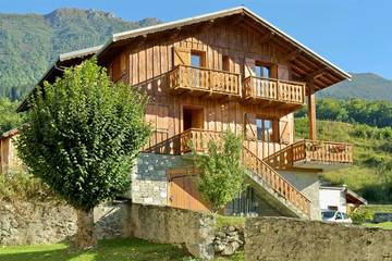 Gîte pour 6 personnes, avec balcon/terrasse et terrasse dans Doucy-Combelouvière