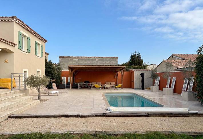 Location de vacances pour 6 personnes, avec piscine ainsi que jardin et vue, adapté aux familles à Mollégès - 3