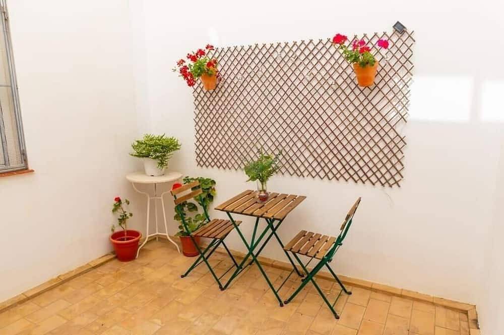 Ganze Wohnung, Loft with Andalusian Patio, 5 min from the beach and in the historic centre. in Playa Barbate, Barbate