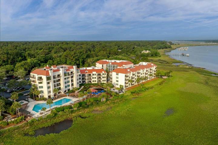 Hotel para 6 personas, con piscina además de terraza y jacuzzi - 1