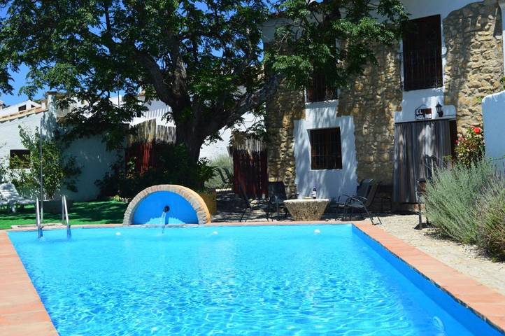 Aparthotel para 8 personas, con jacuzzi además de jardín y piscina - 1