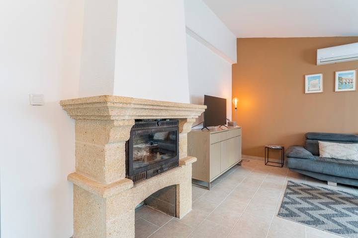 Holiday Home 'Marquet' with Private Terrace, Shared Garden and Air Conditioning in Beaucaire, Nimes Området