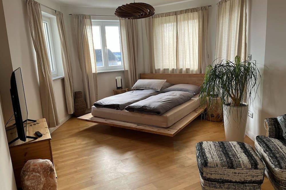 Ganze Wohnung, Ferienwohnung (140qm) mit zwei Schlafzimmern und Whirpool Badewanne in Absberg, Fränkisches Seenland