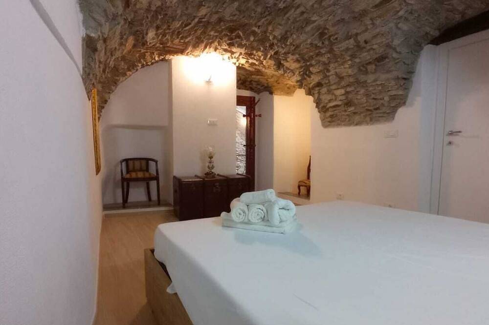 Ganze Wohnung, The cave, medieval village between history and Art in Apricale, Ligurische Alpen
