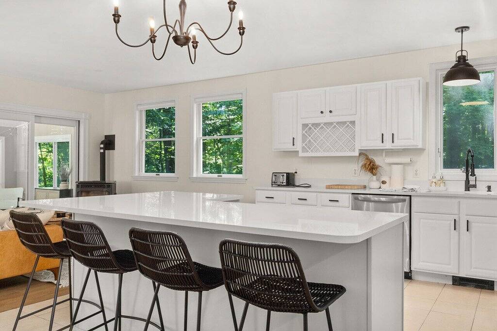 Serene 5-Br Near Pond, 15-min to Mt. Sunapee in Newbury (NH), Lake Sunapee