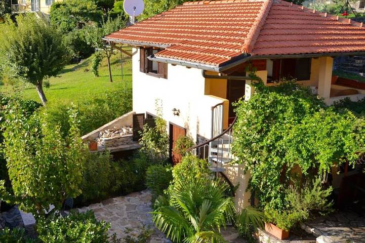 Hütte für 2 Personen, mit Balkon und Garten am Lago Maggiore