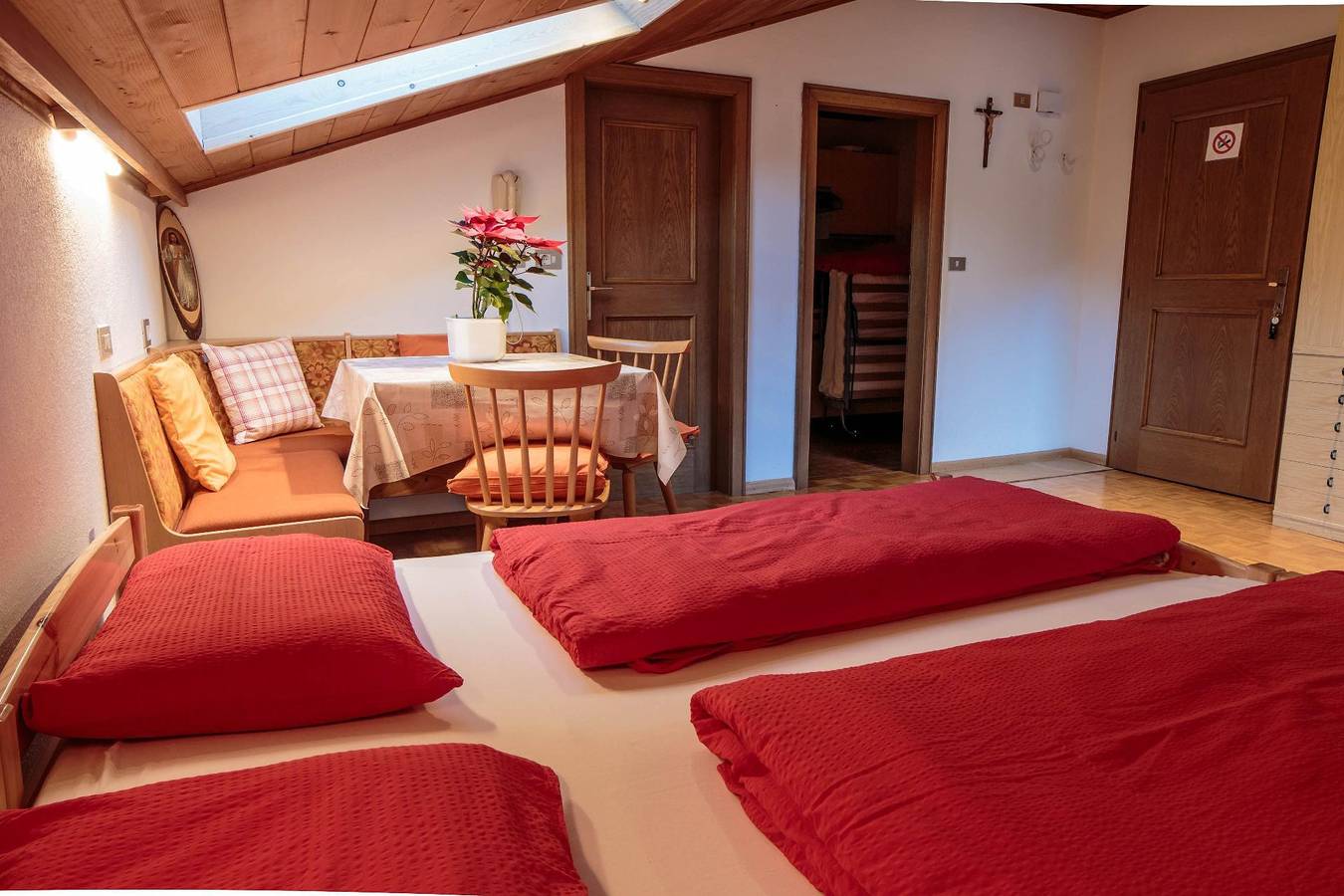 Apartamento vacacional entero, Holiday flat with private balcony in Ortisei, Dolomiti Superski