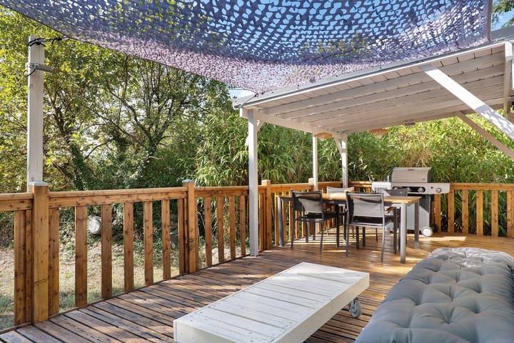 Bungalow "L’échappée" con vista montagna, Wi-Fi e aria condizionata in Saint-Alban-Auriolles, Ardèche