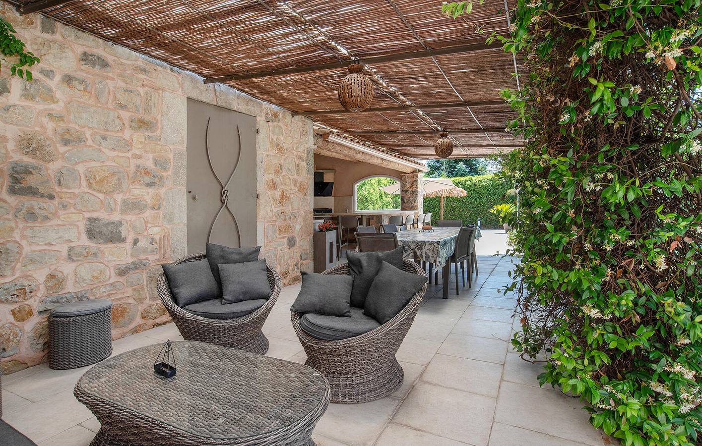Ruhiges Apartment mit Pool, Terrasse & WiFi, 900m zum Luxus Gourmet Restaurant in Peymeinade, Cannes und Umgebung